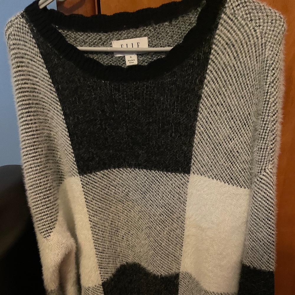 Elle Sweater XL Black & Gray Knit Long Sleeve Scalloped Collar Career Casual